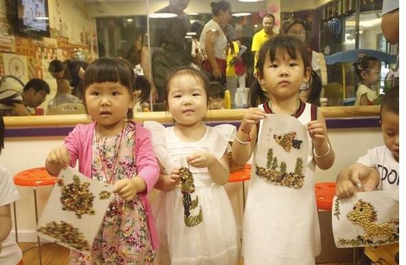 家长怎么通过玩具游戏与宝宝互动